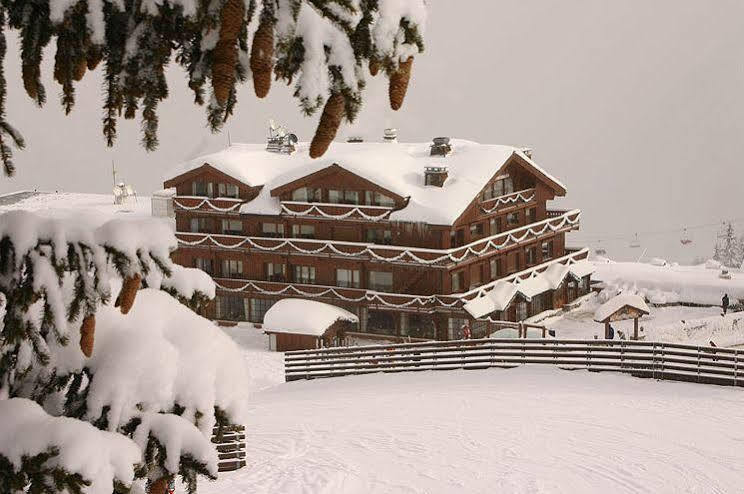 Grand Hotel Au Rond Point Des Pistes Courchevel Exterior photo